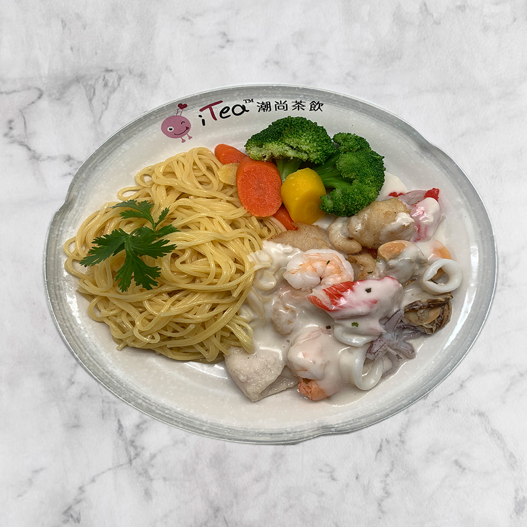 Y98 Seafood with Creamy White Sauce (Choice of Spaghetti or Egg Fried Rice)